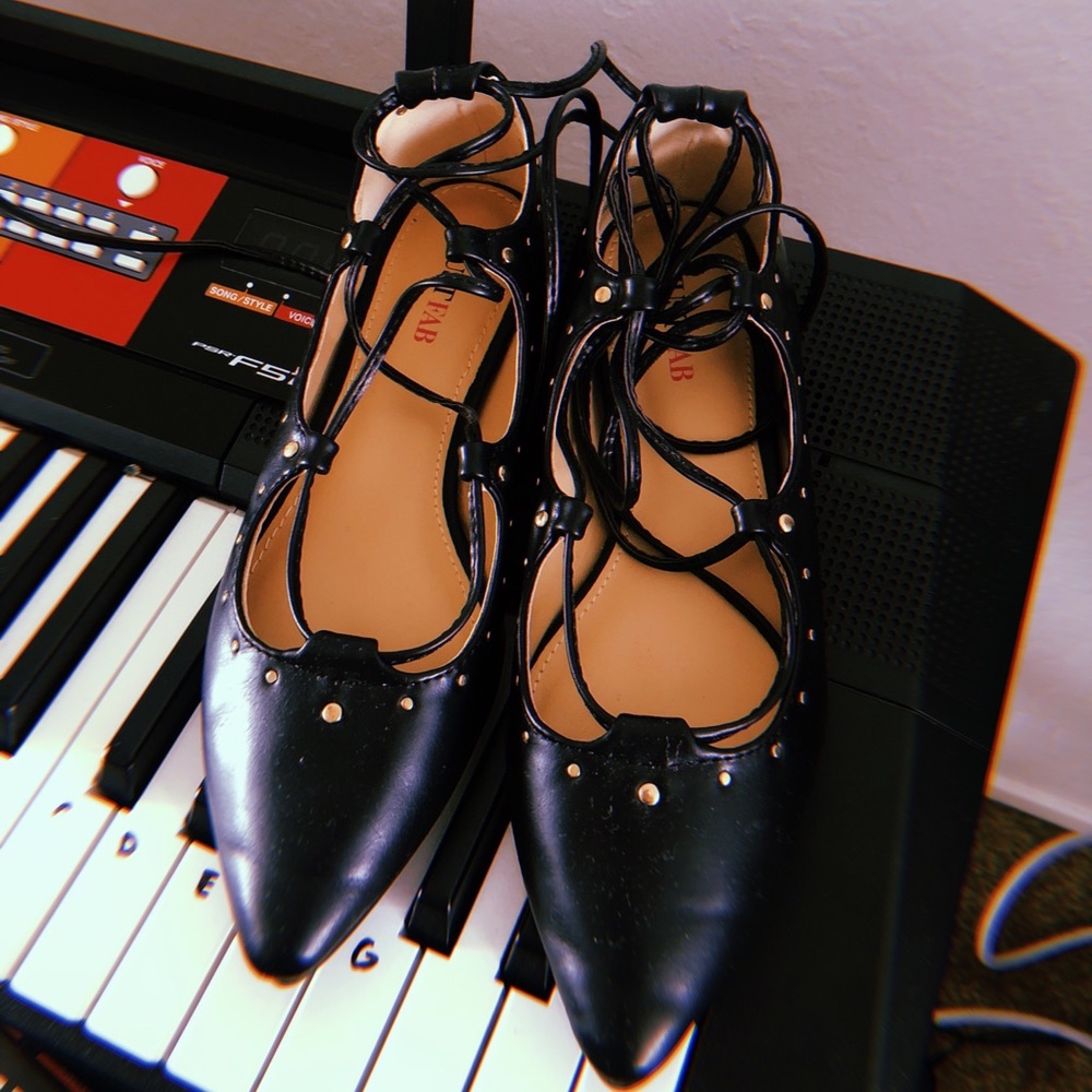 NEVER WORN JustFab tie up flats